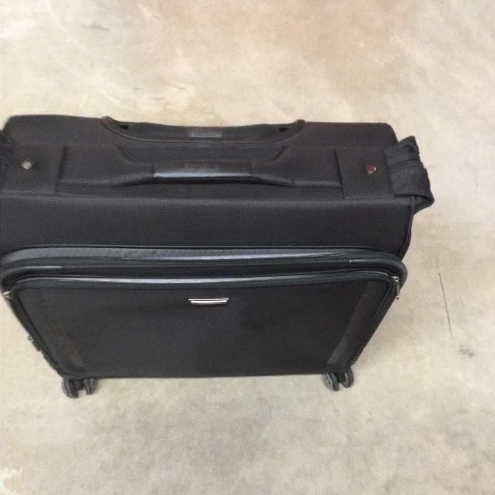 Samsonite Black Rolling Garment Bag with Spinner Wheels